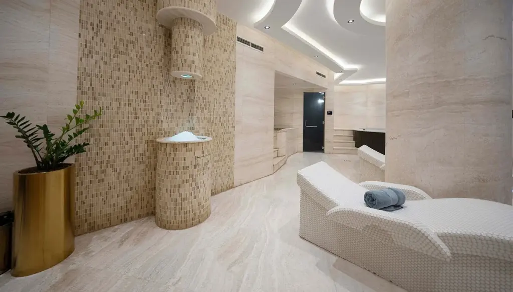 Dlaczego architekci kładą mozaikę w salonie zamiast w łazience