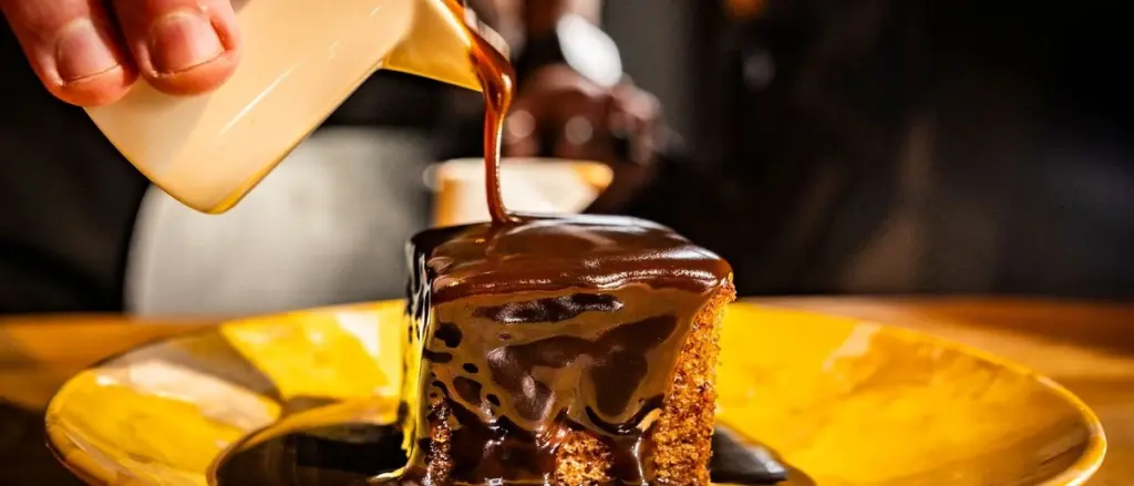 Dlaczego brytyjscy kucharze zawsze serwują ten jeden deser, gdy na zewnątrz robi się zimno