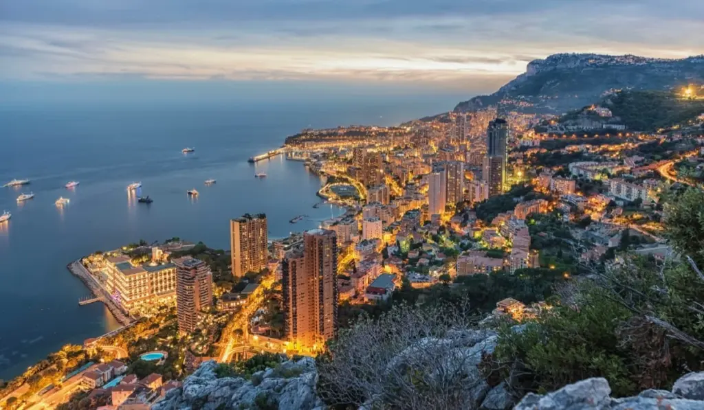 Dlaczego brytyjska milionerka płaci 250 tys. zł za wspólne kolacje i wyjazdy do Monaco