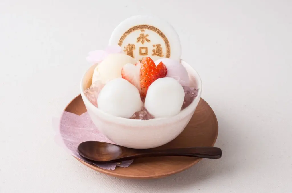 Dlaczego cukiernicy z Kioto dodają solone liści do wiosennych deserów