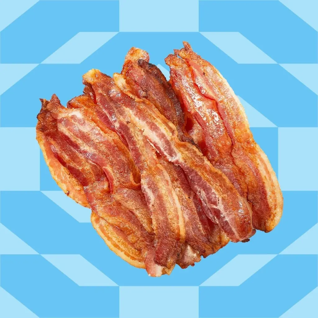 Dlaczego doświadczeni kucharze dolewają wodę do smażonego boczku