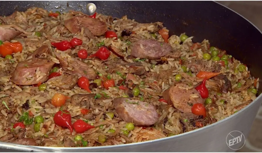 Dlaczego doświadczeni kucharze zawsze smażą ryż na tłuszczu z boczku