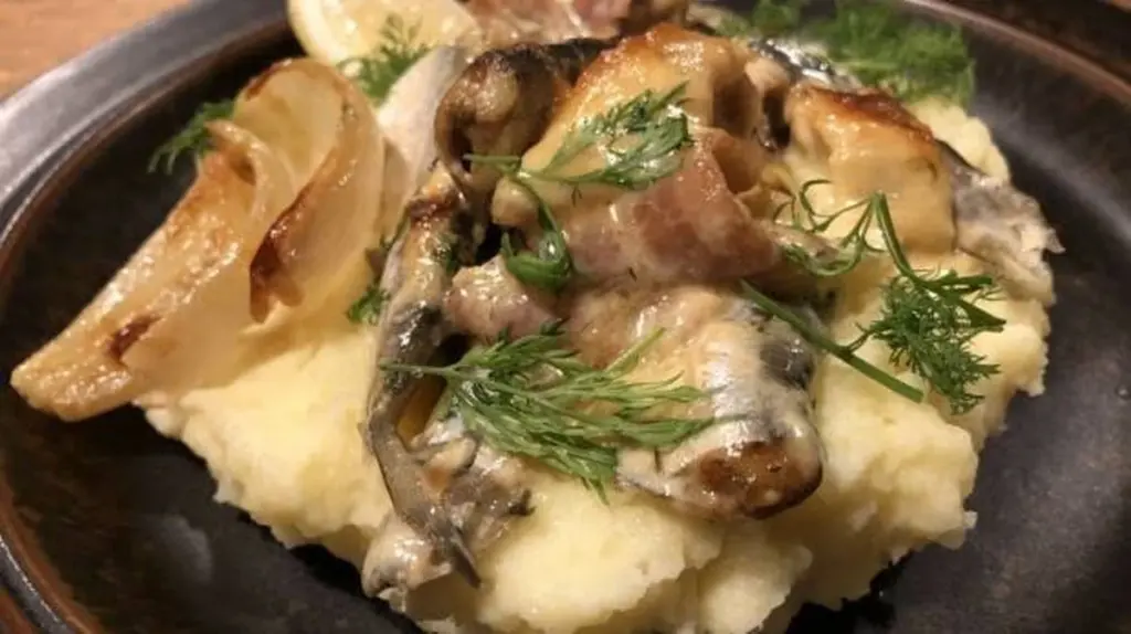 Dlaczego doświadczeni kucharze dodają łyżkę musztardy do pieczonych śledzi