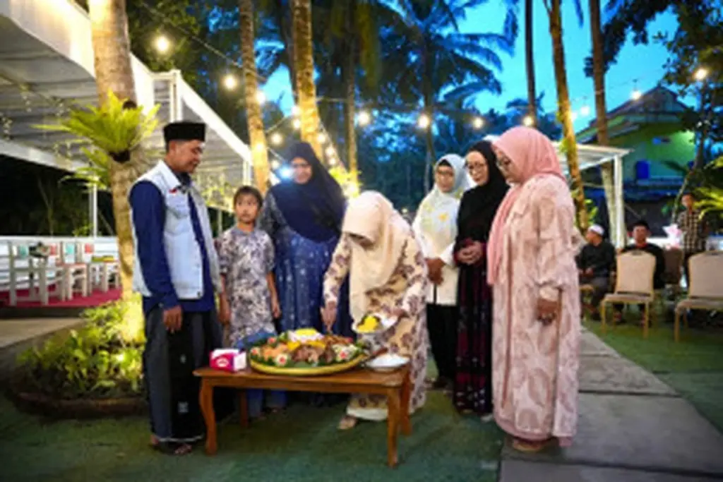 Dlaczego doświadczeni podróżnicy coraz częściej wybierają kawę pod palmami