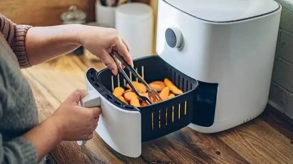 Dlaczego doświadczeni kucharze wkładają skórki cytryny do frytkownicy beztłuszczowej