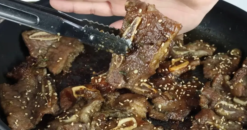 Dlaczego doświadczeni kucharze zawsze wrzucają chili na patelnię z grillowanym mięsem