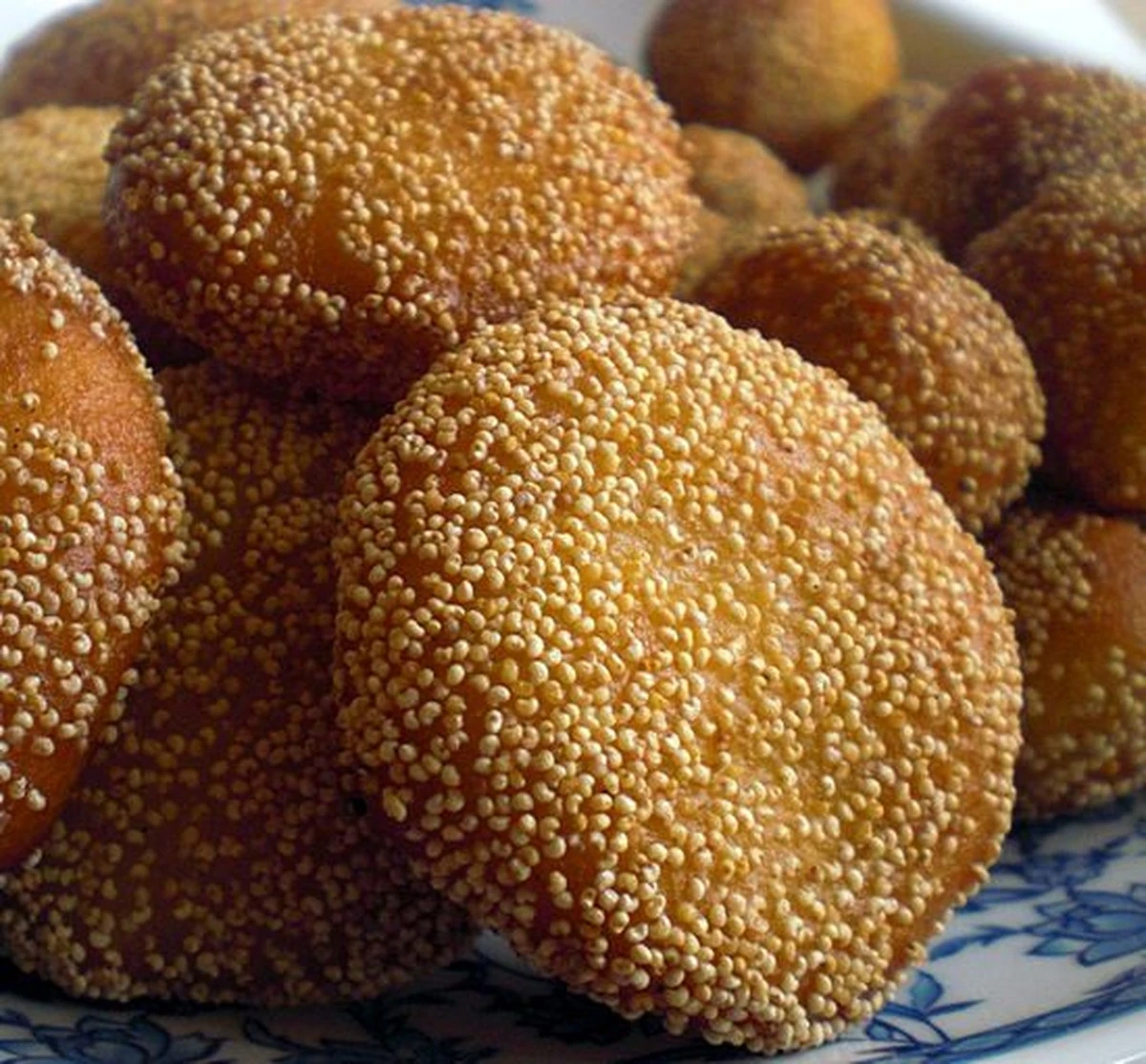 Dlaczego doświadczeni kucharze zawsze moczą nasiona maku przed smażeniem cebuli - image 1