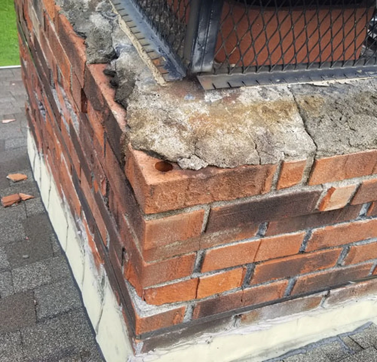 Dlaczego doświadczeni zduni zawsze używają suszarki przed rozpaleniem w kominku - image 1