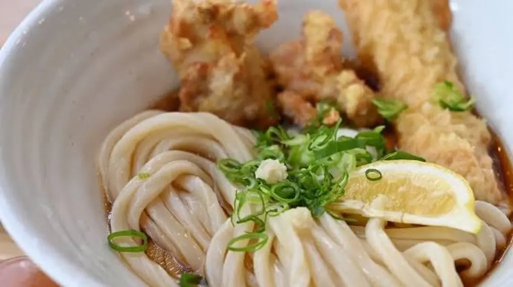 Dlaczego fani udon porzucają klasyczną Sanuki dla tej hybrydy w Ikeda