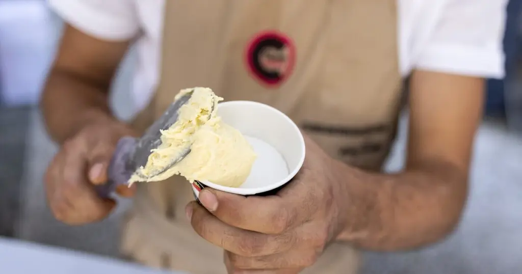 Dlaczego giganci sprzedają kultowe marki lodów, mimo że jemy ich coraz więcej