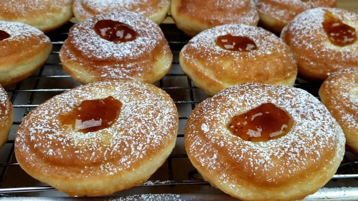 Dlaczego gospodynie z Węgier dodają dodatkowe żółtko do pączków - image 1