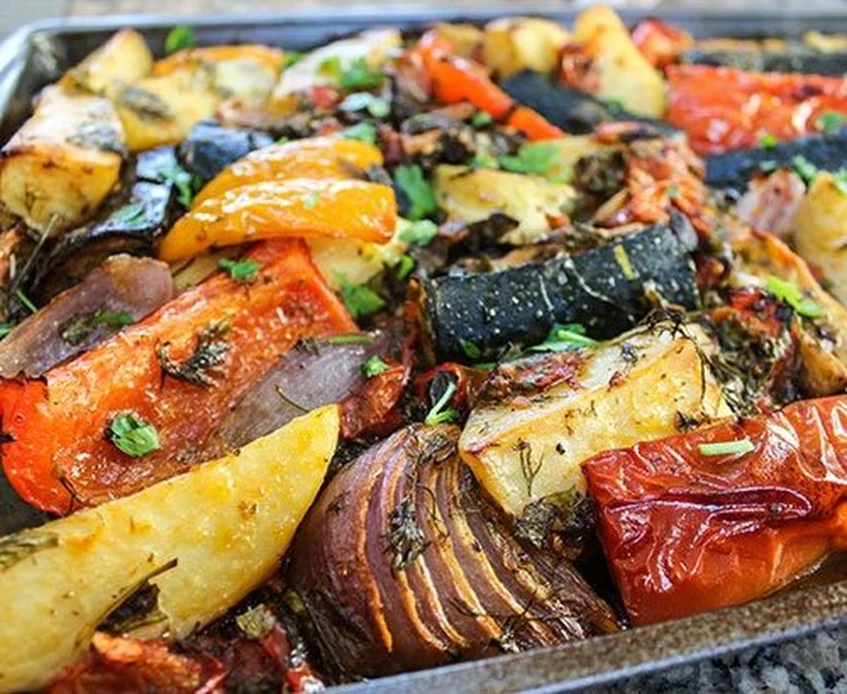 Dlaczego greccy kucharze zawsze układają ziemniaki i cukinię warstwami - image 1