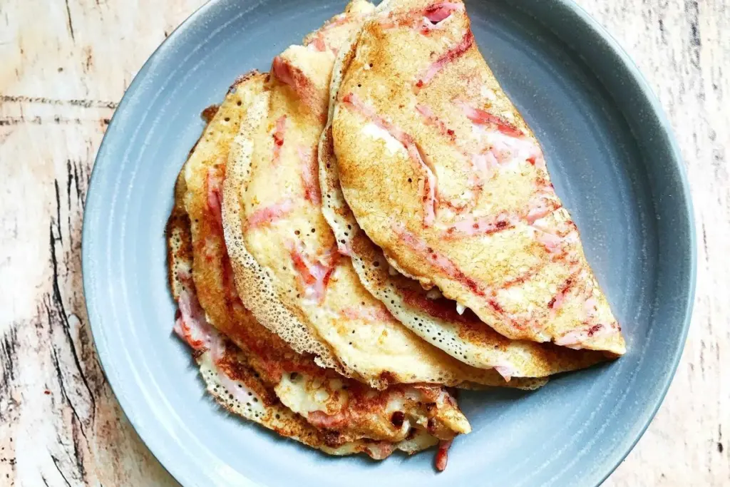 Dlaczego holenderskie gospodynie zawsze dodają surową szynkę do placków ziemniaczanych