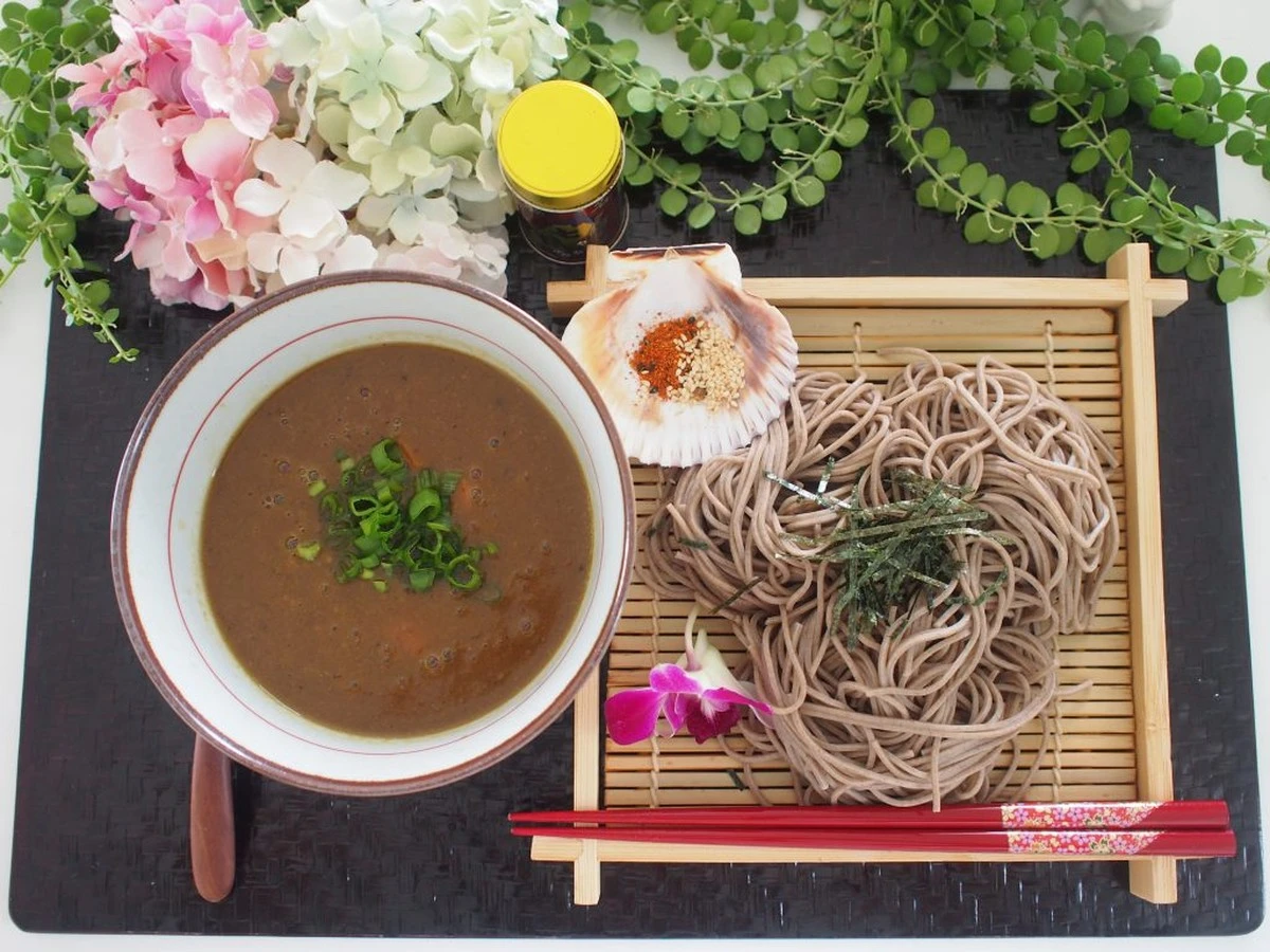 Dlaczego japońscy szefowie kuchni zawsze dodają kurczaka do soba curry - image 1
