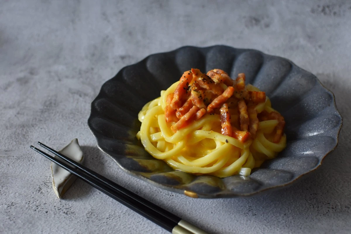 Dlaczego japońscy smakosze w Chibie zamawiają makaron udon z kremem i wodorostami zamiast klasycznego bulionu - image 1