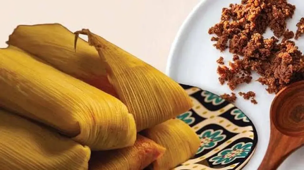 Dlaczego kucharze coraz częściej dodają zmielone skwarki do mąki kukurydzianej