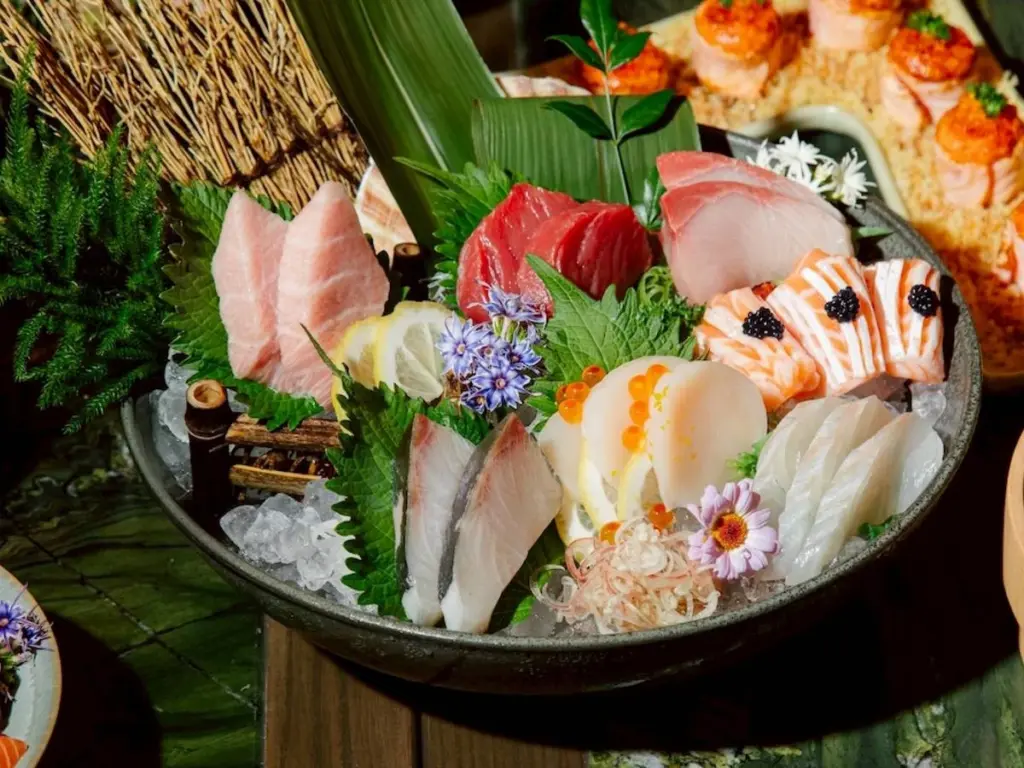 Dlaczego kucharze w najlepszych restauracjach sushi podpalają sake przy stoliku