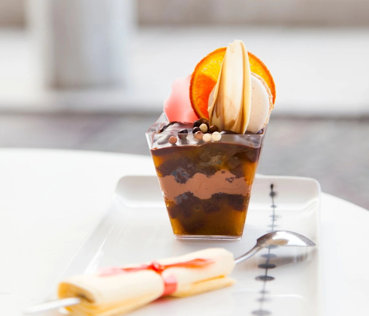 Dlaczego kucharze gwiazd zaczęli serwować tort Sachera w szklankach - image 1