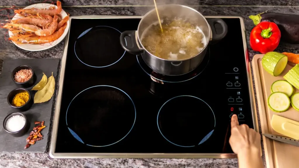 Dlaczego luksusowa płyta indukcyjna za 15 000 złotych przegrała w wielkim teście urządzeń do kuchni