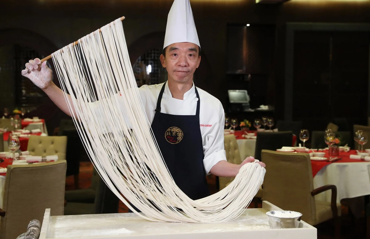 Dlaczego mieszkańcy Frankfurtu stoją w kolejce po miskę darmowego makaronu - image 1