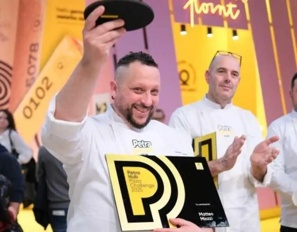 Dlaczego mistrzowie wypieków coraz częściej kładą truskawki na pizzę