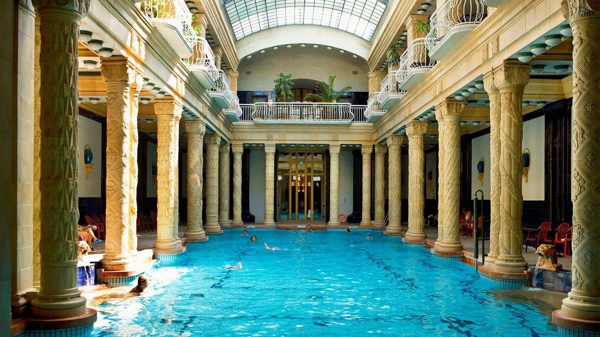 Dlaczego najstarszy kryty basen w Paryżu był zamknięty przez 7 lat - image 1