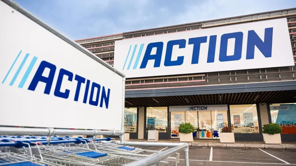 Dlaczego Polacy ustawiają ten regał z Action w przedpokojach