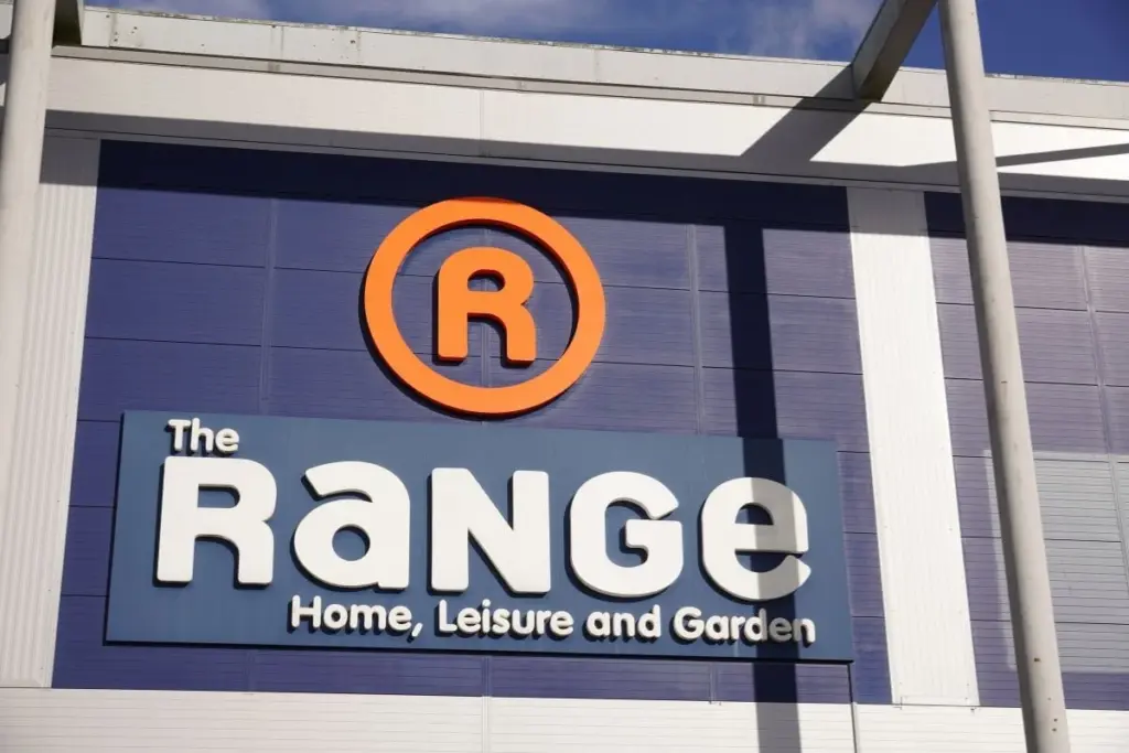 Dlaczego profesjonalni dekoratorzy wybierają ten regał schodkowy za 120 złotych