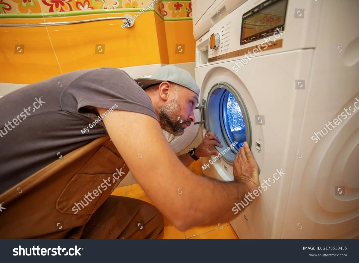 Dlaczego profesjonalni elektrycy w Aalborgu zawsze sprawdzają gniazdko przed naprawą pralki - image 1