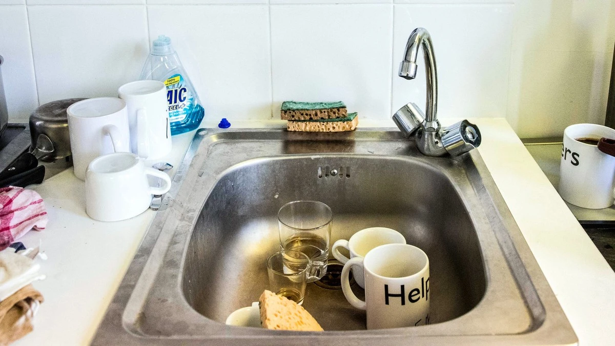 Dlaczego psycholodzy radzą wyrzucić te 7 rzeczy z kuchni przed przyjściem gości - image 1