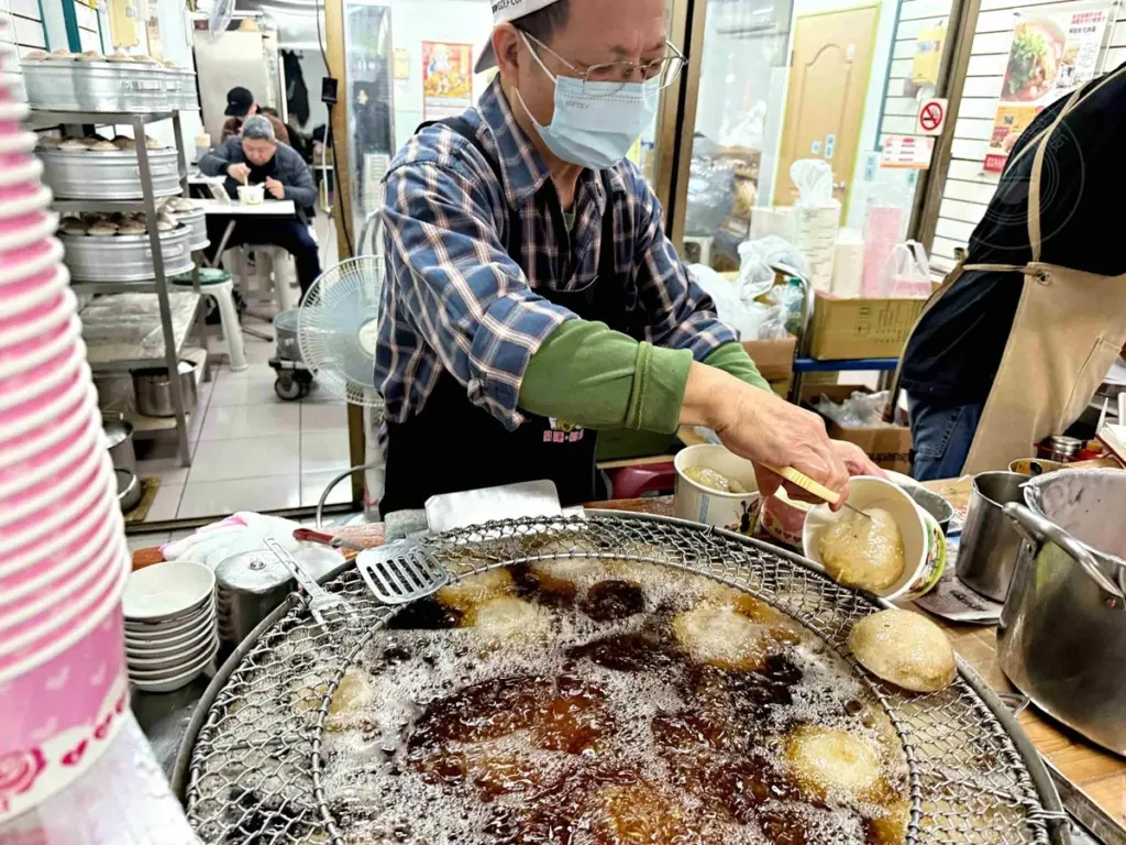 Dlaczego rano w tej tajwańskiej uliczce ustawia się kolejka po różowy sos