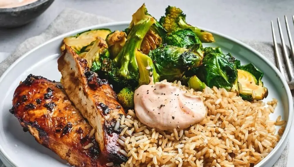 Dlaczego szefowie kuchni zawsze wybierają udka zamiast piersi do pieczenia z warzywami