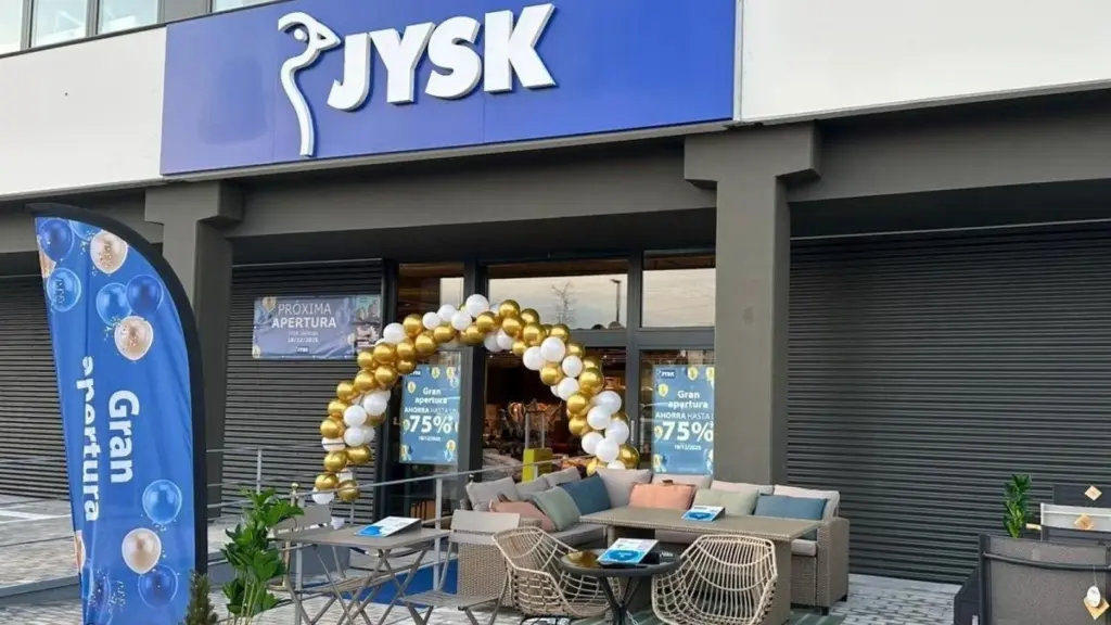 Dlaczego ta jedna komoda z Jysk za 450 zł stała się hitem w polskich sypialniach