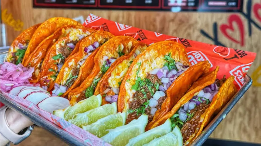 Dlaczego twórcy sukcesu Dave's Hot Chicken stawiają teraz miliony na czerwone taco