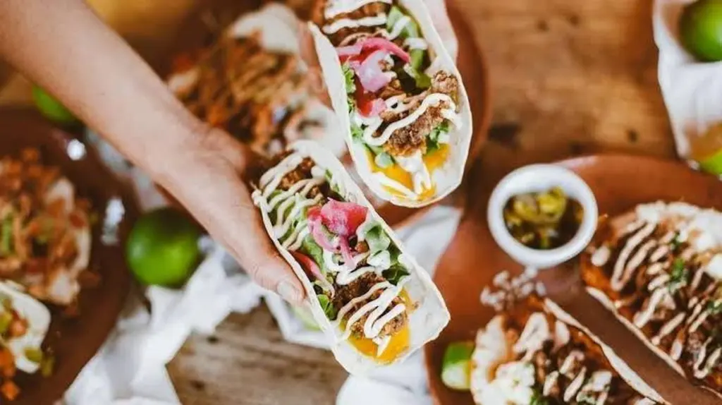 Dlaczego warto kłaść kawałek halloumi na taco z mango