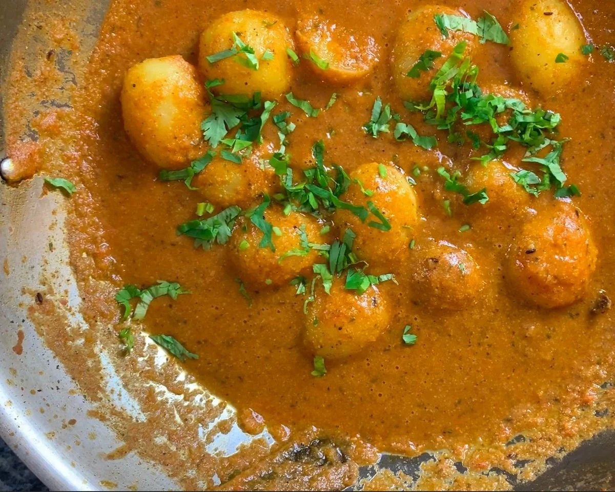 Dlaczego warto nakłuć ziemniaki widelcem przed gotowaniem indyjskiego Dum Aloo - image 1