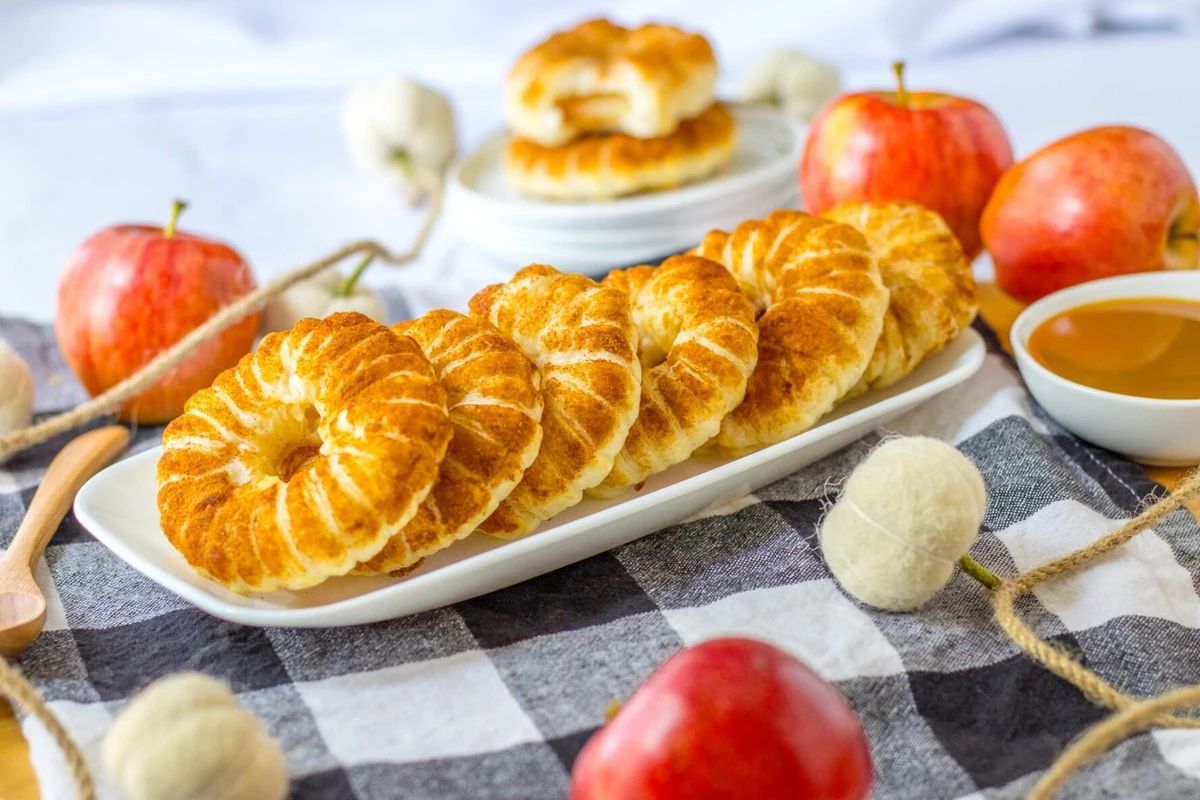 Dlaczego warto owinąć plasterki jabłek w ciasto francuskie przed pieczeniem - image 1