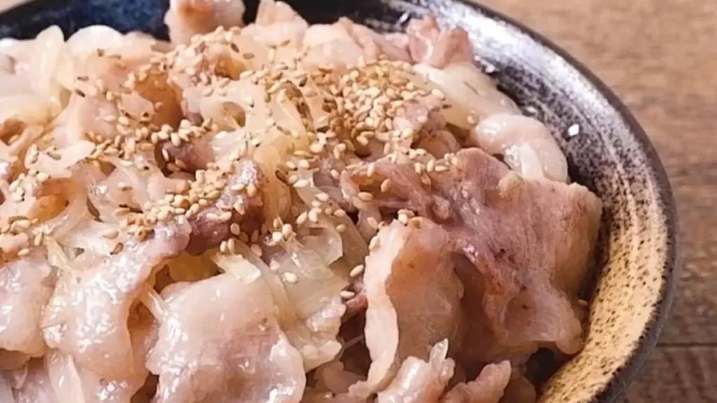 Dlaczego warto wrzucić mrożone warzywa do mikrofalówki po 20:00