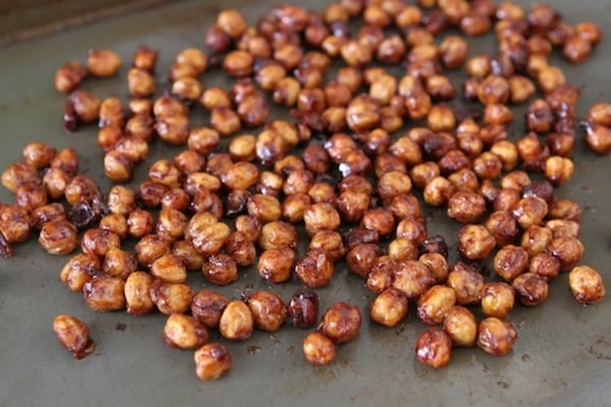 Dlaczego warto wsypać ciecierzycę do miodu przed wieczornym seansem - image 1