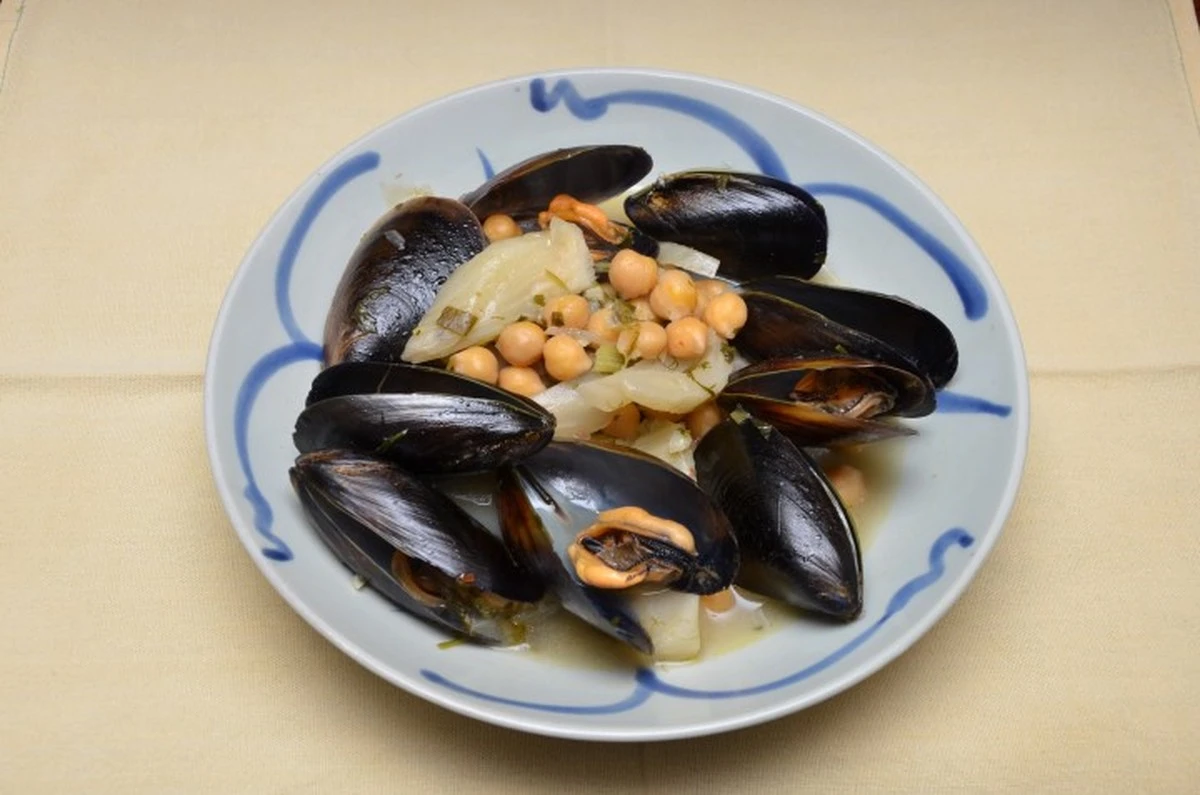 Dlaczego znani szefowie kuchni zawsze dodają 100 ml białego wina do słoika ciecierzycy - image 1