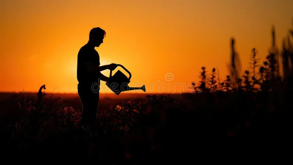 Dlaczego znany aktor spędza dwie godziny z wężem ogrodowym w ręku - image 1