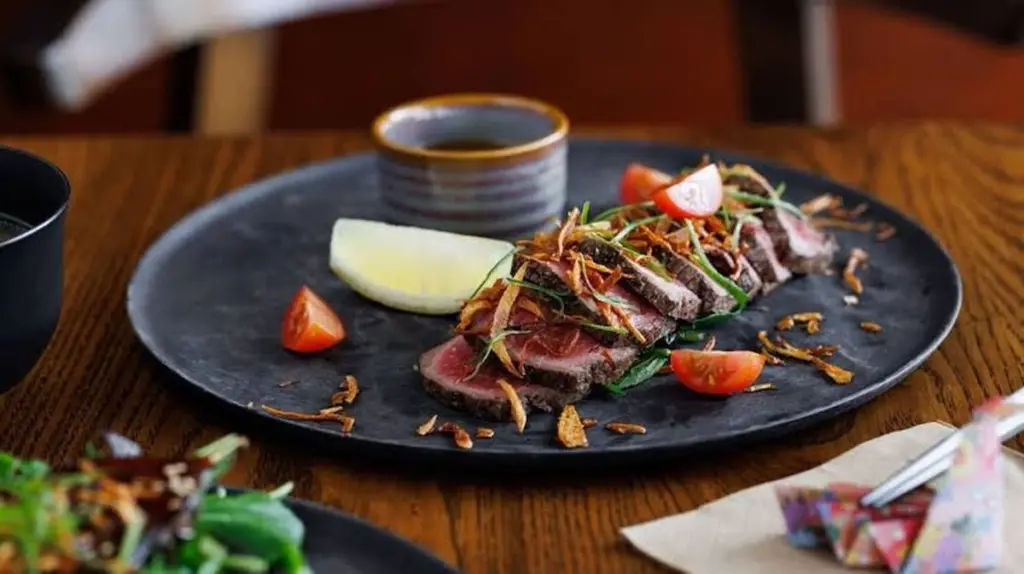 Dlaczego znawcy kuchni wybierają restauracje bez toalet i alkoholu