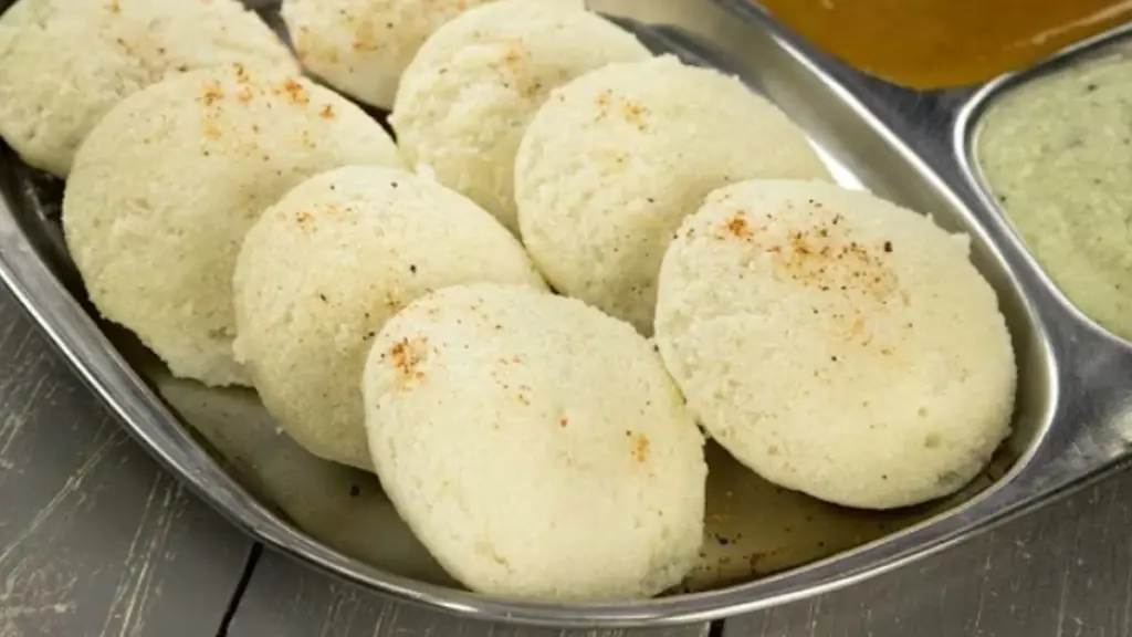 Indyjski trik na idealne idli: wystarczy jedna łyżka tego składnika