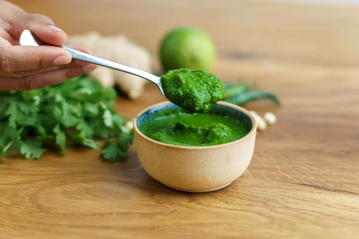 Prosty trik z foremką do lodu: Jak zachować świeżość sosów na 15 dni - image 1