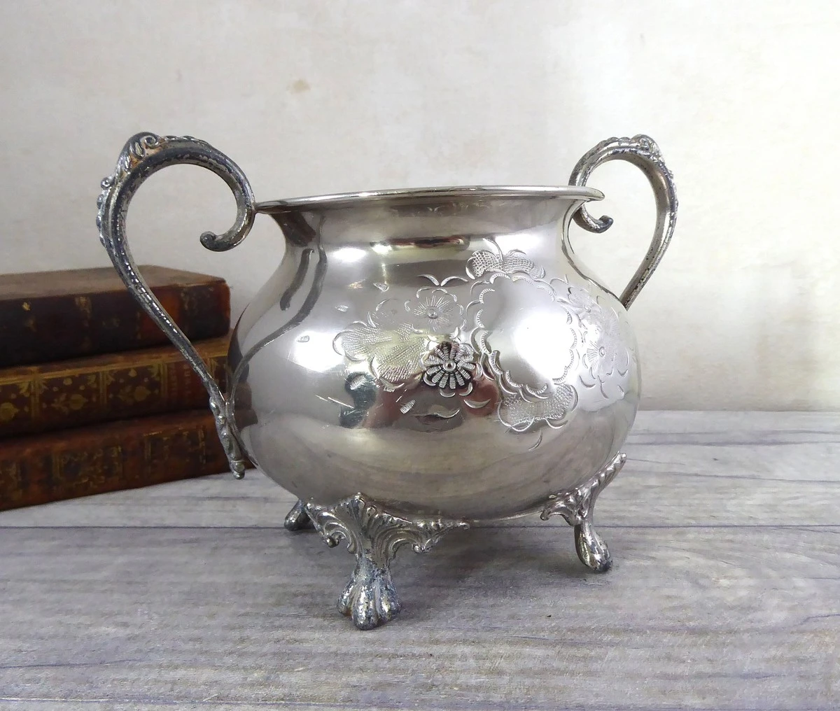 Srebrzysta cukiernica z lat 60. wraca do łask: nie wyrzucaj jej - image 1