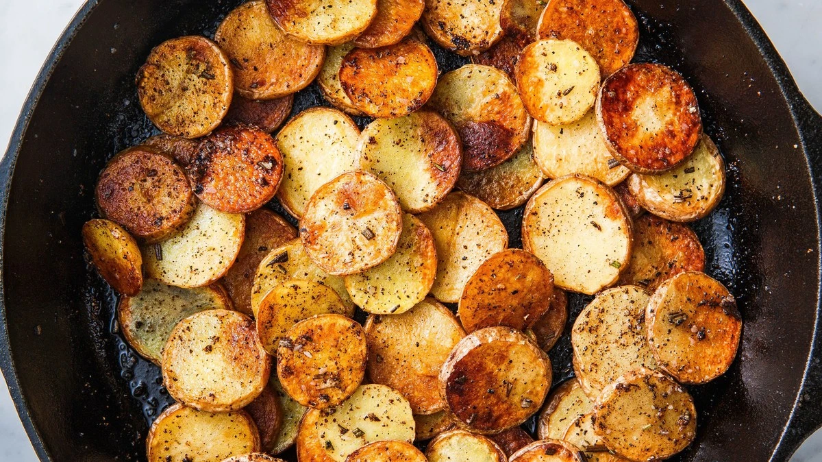 Zamiast piekarnika użyj patelni: dlaczego szefowie kuchni zmieniają nawyki - image 1