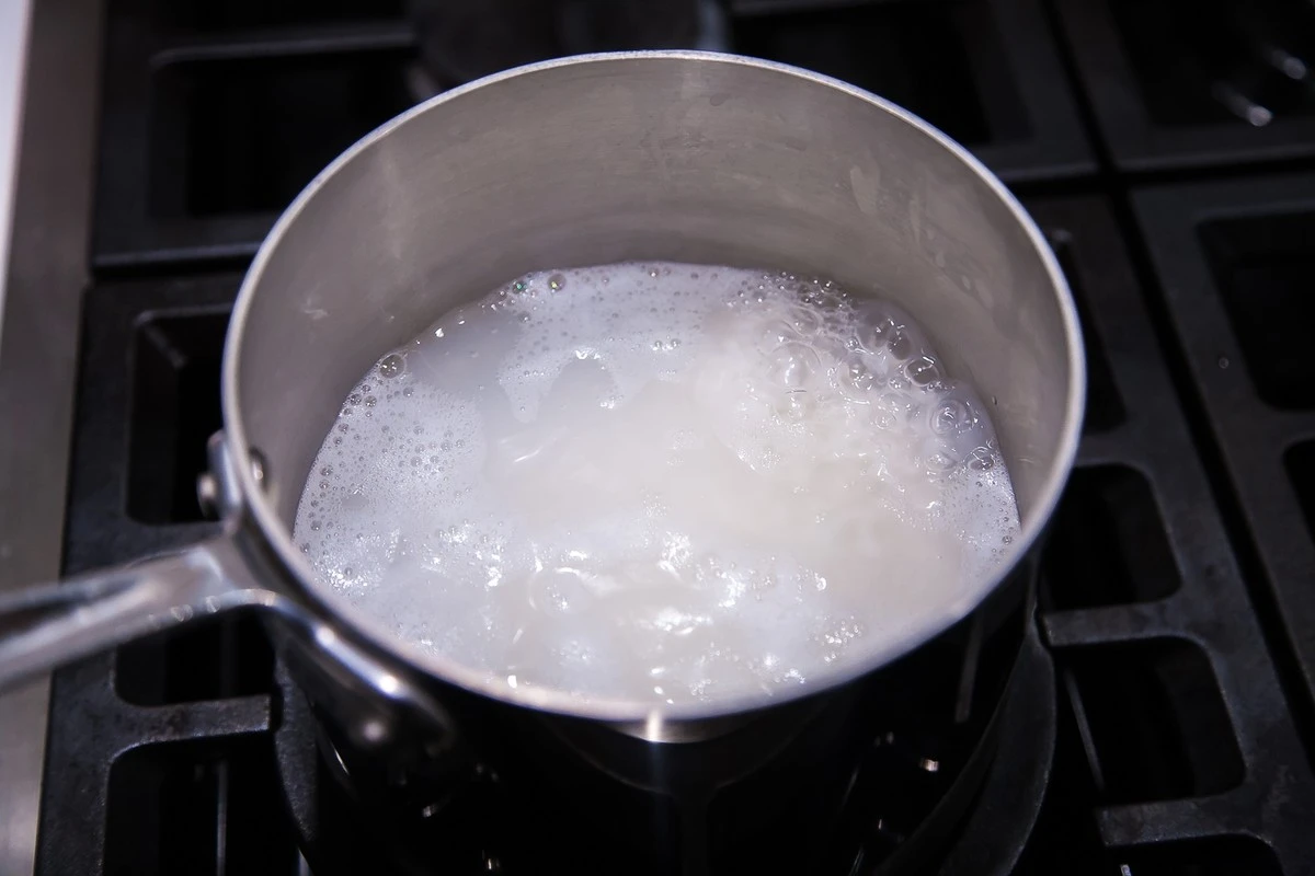 Chcesz schudnąć? Zacznij odcedzać wodę z ryżu zamiast go odparowywać - image 1