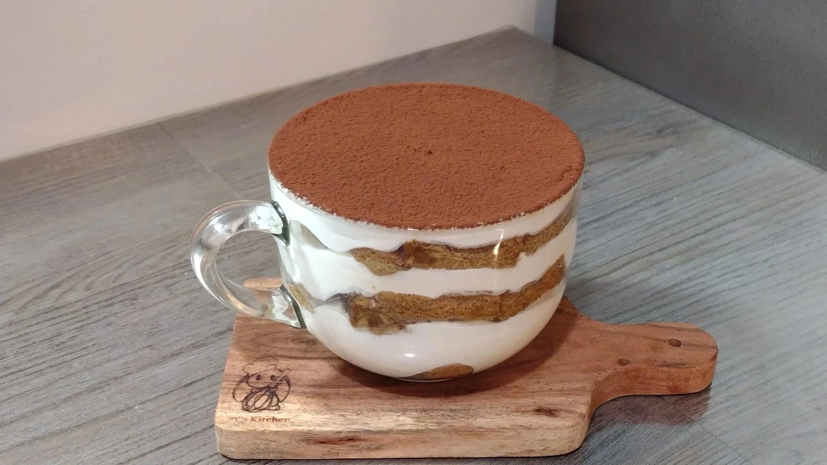 Dlaczego coraz więcej osób dodaje jogurt grecki do kawowego deseru zamiast jajek - image 1