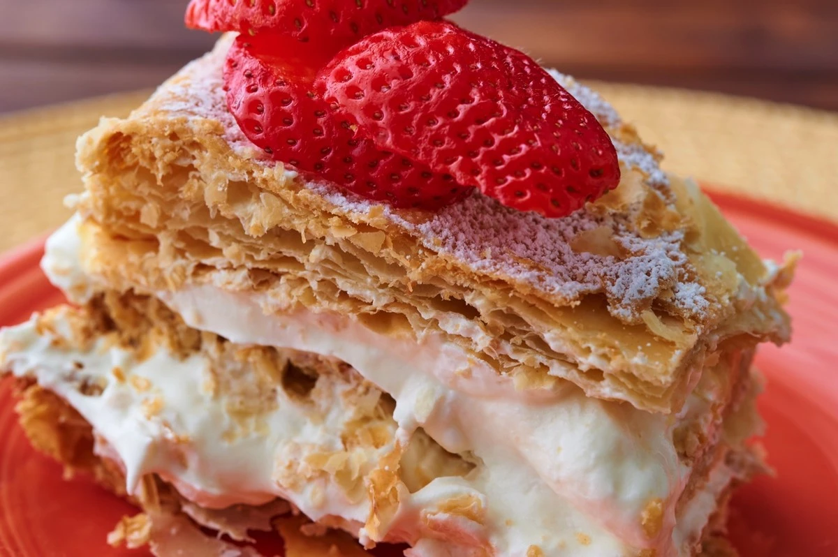 Dlaczego cukiernicy z Sorii zawsze używają płatków migdałów do wykończenia maślanego ciasta - image 1