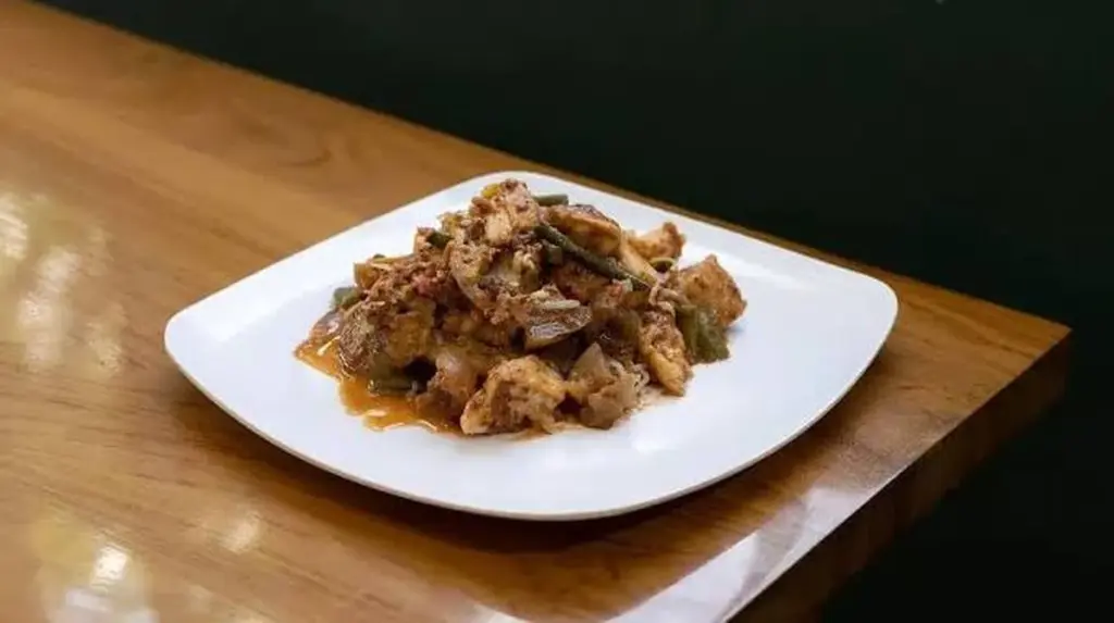 Dlaczego doświadczeni podróżnicy unikają pasty petis w Surabai